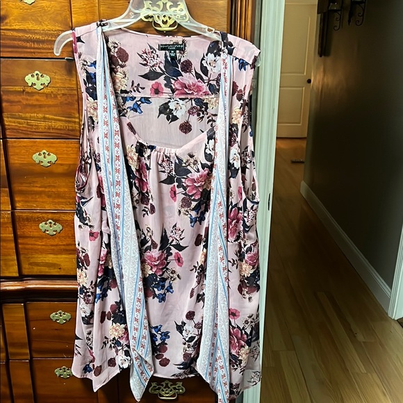 Multicolored Flutter Sleeve Tie Front Blouse - Picture 1 of 3